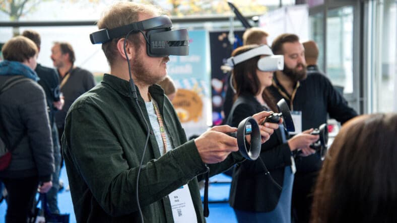 8 Best VR Games and How to Play Them