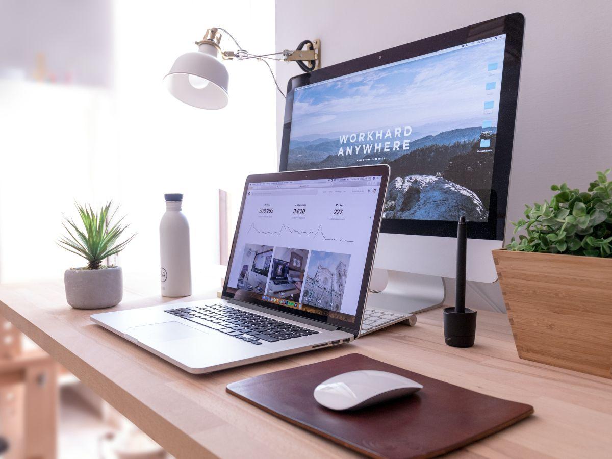 Clean Desk, Unsplash