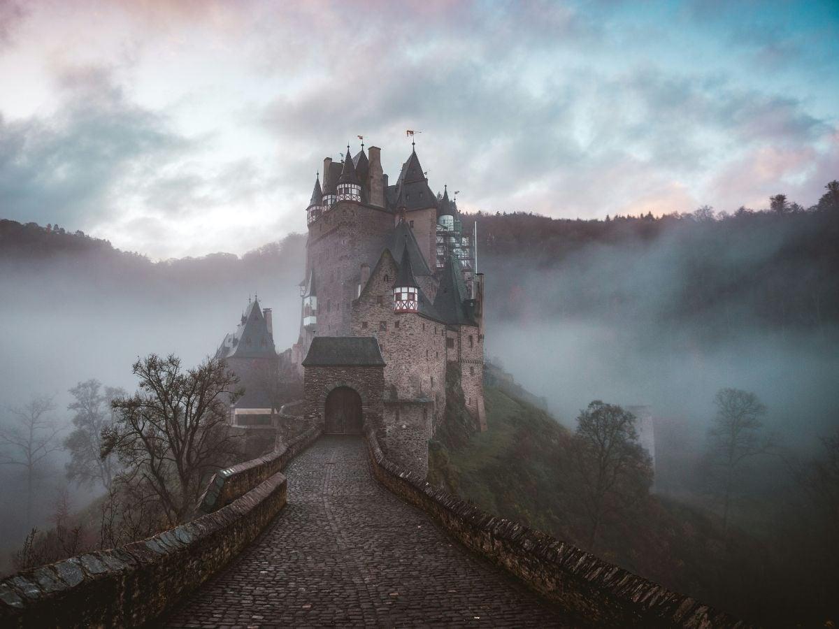 Ghost Hunting, Unsplash