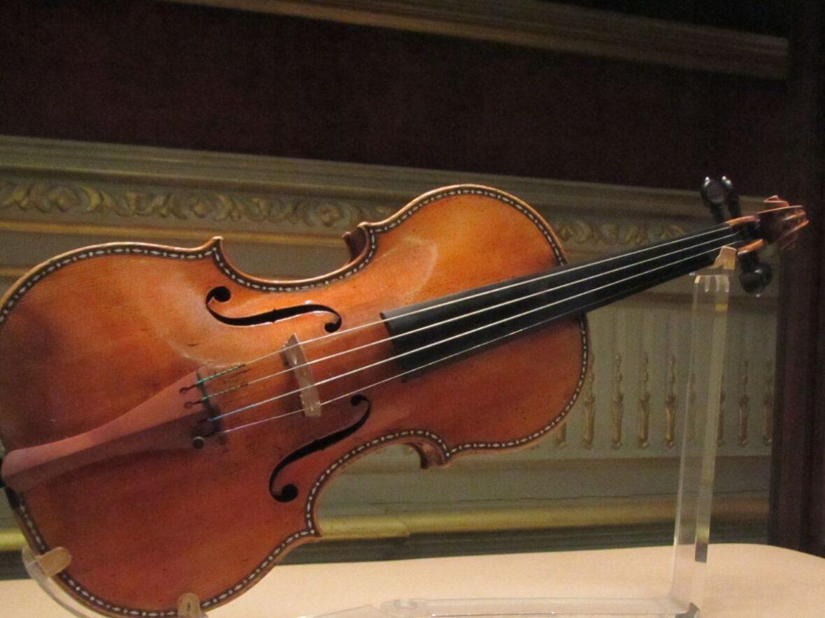 antique musical instruments
