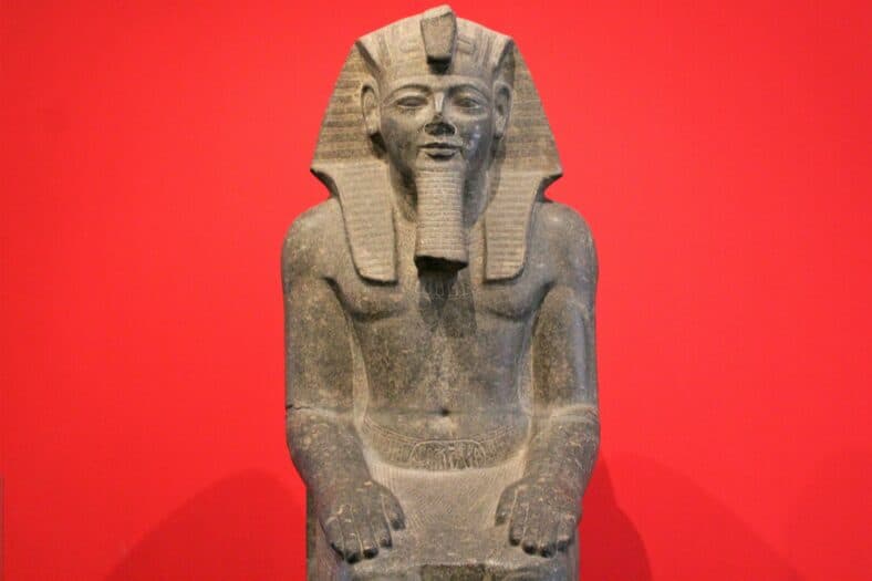 egyptian statue pharaoh