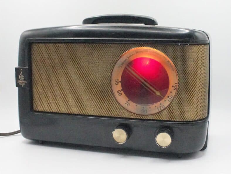 tube radio / old tech gadgets
