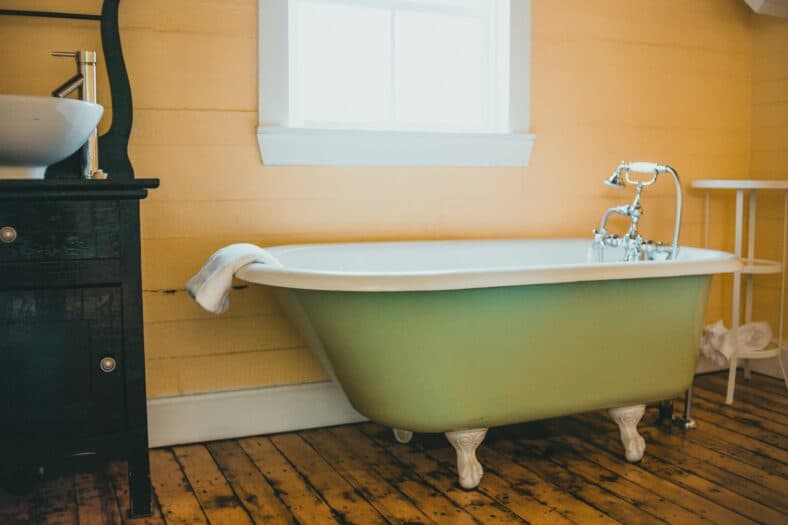 claw foot bathtub