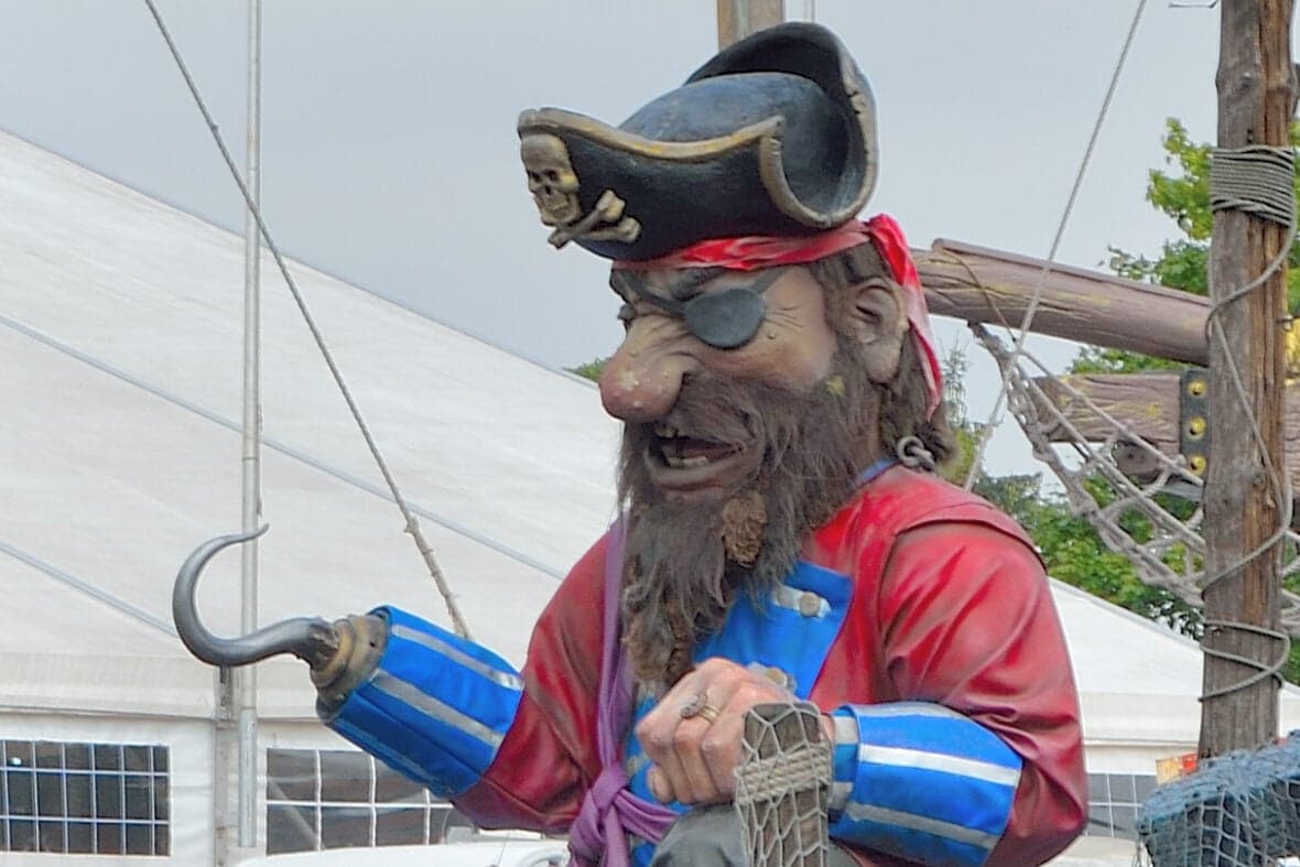pirate statue with eye patch