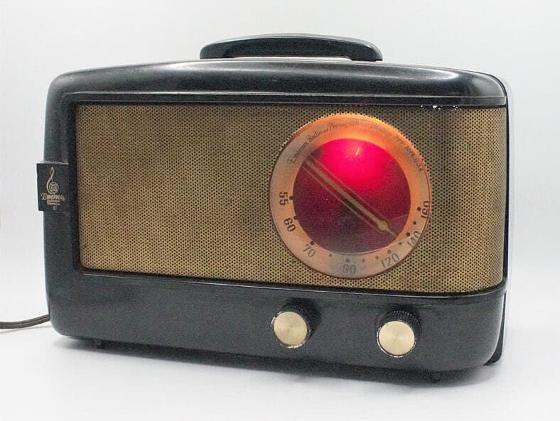 tube radio / old tech gadgets