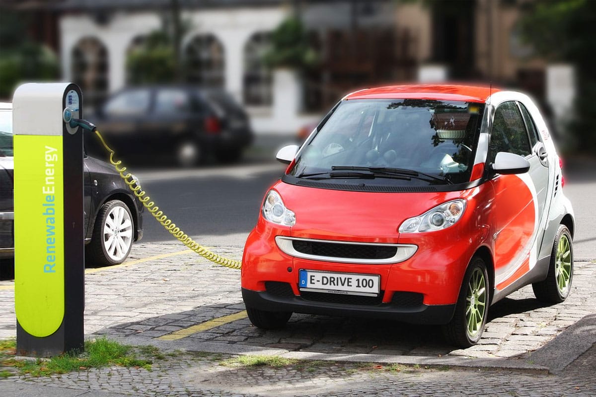 Fossil Fuel Cars vs EVs