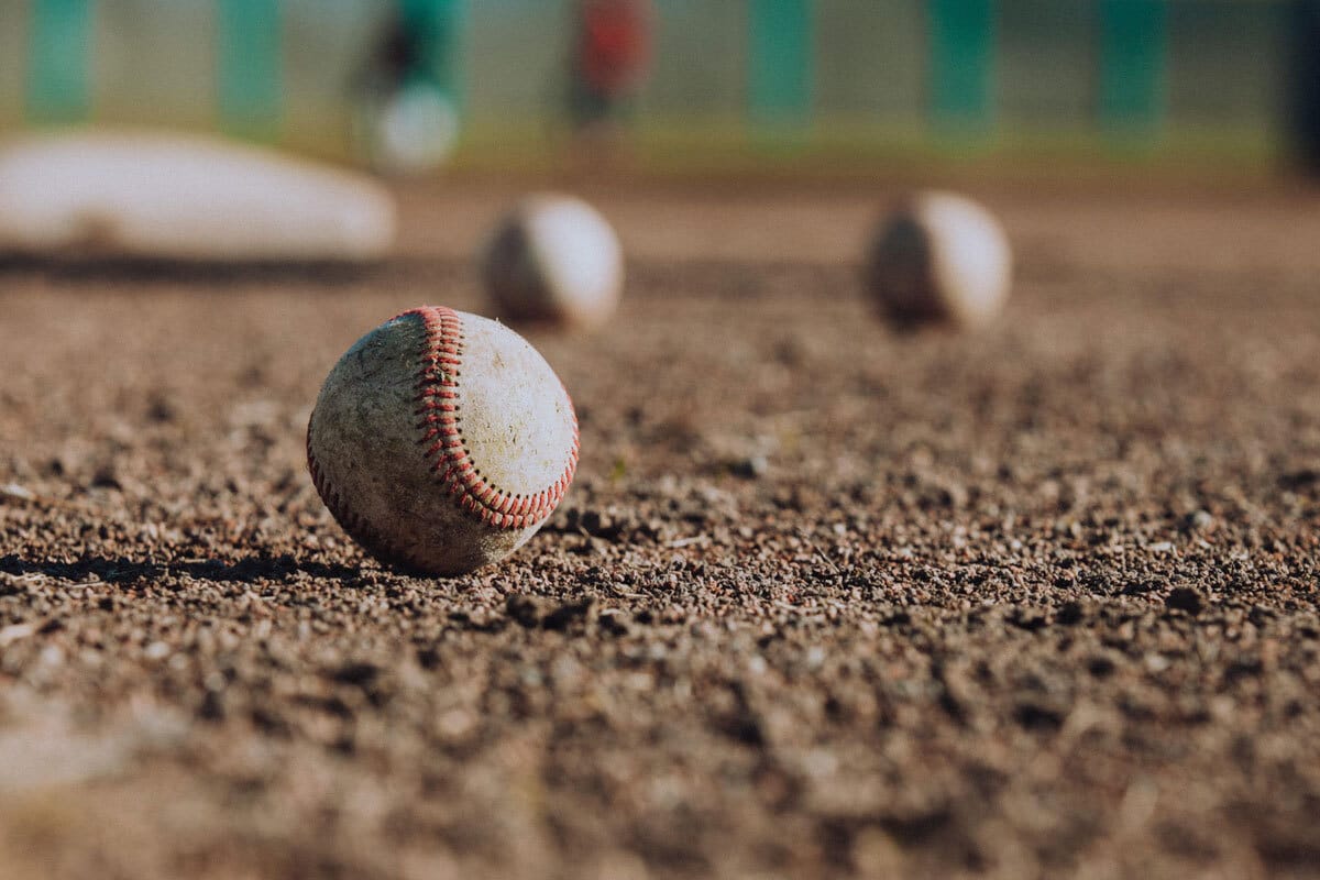 how to tell if a baseball card is worth money
