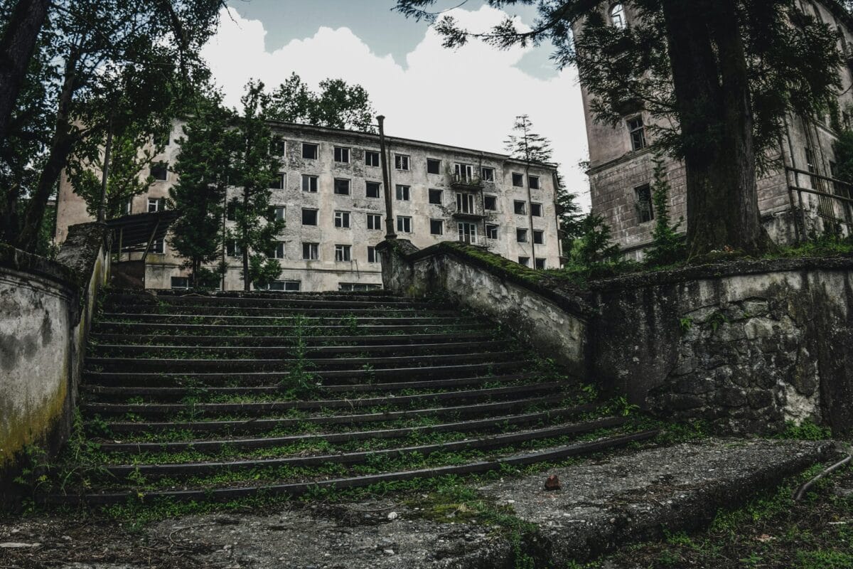 abandoned buildings / ghost towns