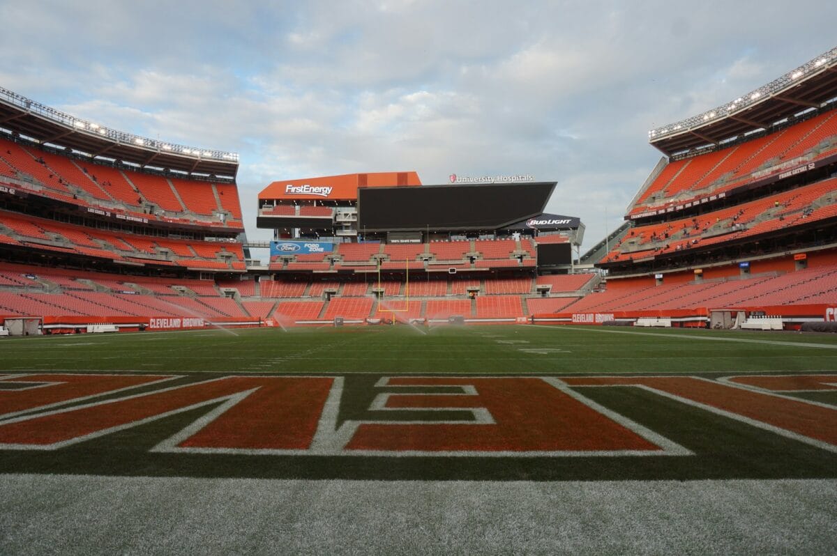 cleveland browns stadium / nfl trading card