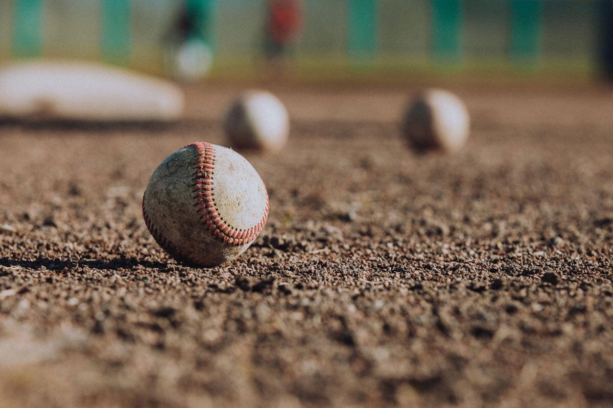how to tell if a baseball card is worth money