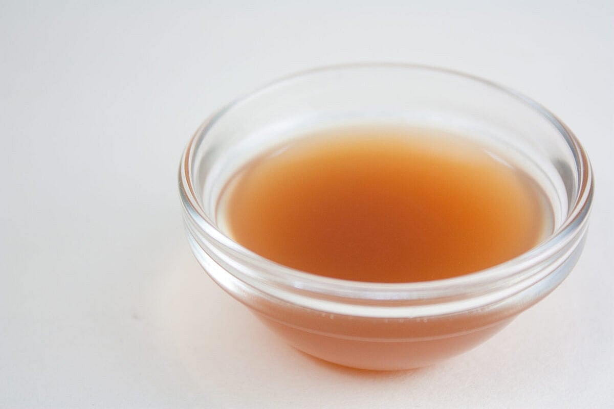 apple cider vinegar in cup