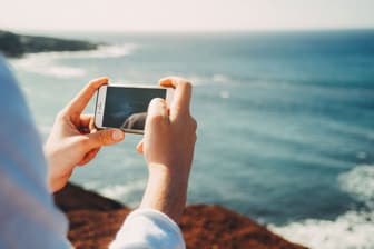 Why And How Phones Are Designed To Be Addictive