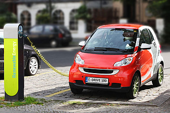 Fossil Fuel Cars vs EVs