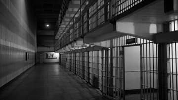 row of prison cells / strange civil war prison escapes