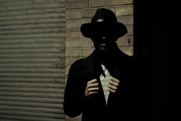 man in the shadows / Strange World War 2 Spy Gadgets