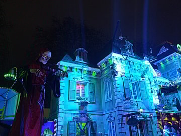 haunted house attraction / haunted attractions in america