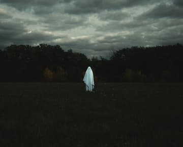 ghost standing alone / famous american ghost stories