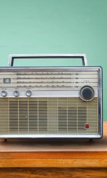 5 Vintage Collectible Radios