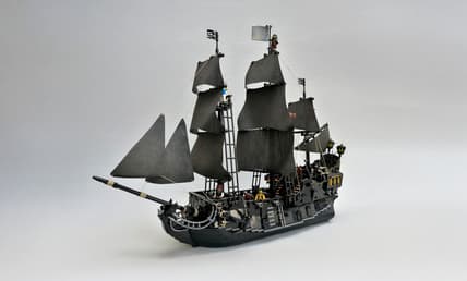 lego black pearl set