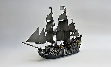 lego black pearl set