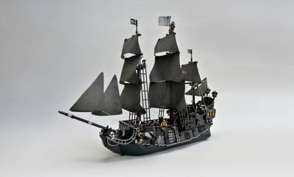 lego black pearl set