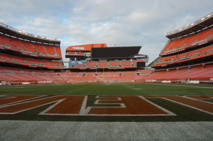 cleveland browns stadium / nfl trading card