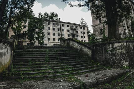 abandoned buildings / ghost towns