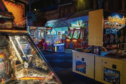 room of arcade games / 1980s arcade machines
