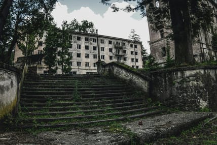 abandoned buildings / ghost towns