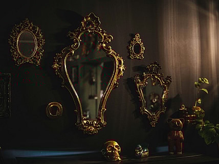 Antique Mirrors, Unsplash