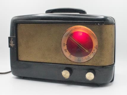 tube radio / old tech gadgets