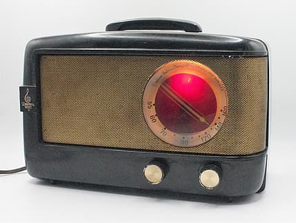 tube radio / old tech gadgets
