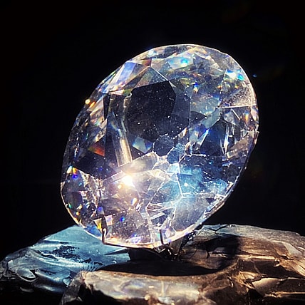 The Koh-i-Noor Diamond / cursed objects in museums
