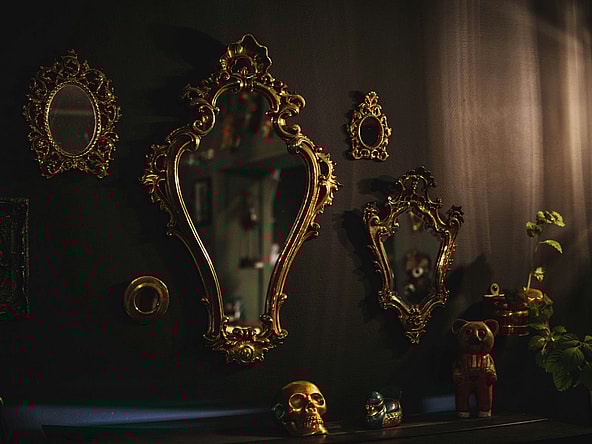 Antique Mirrors, Unsplash
