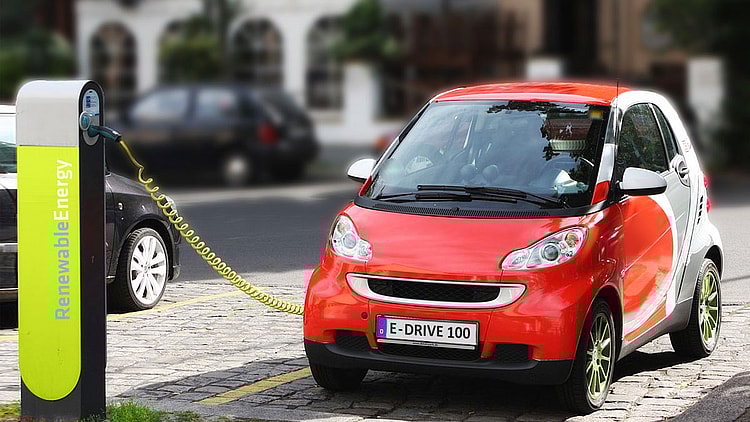 Fossil Fuel Cars vs EVs