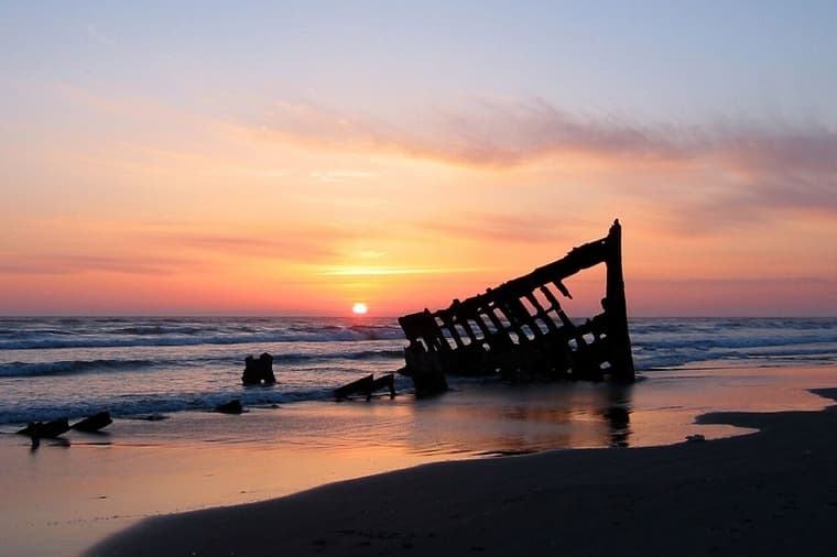 The wreck of the Peter Iredale in the Fort Stevens State Park, Oregon, USA, at sunset. Ran aground in 1906.