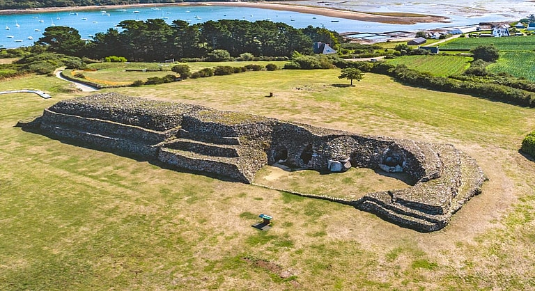 Cairn de Barnenez, Brittany Tourism