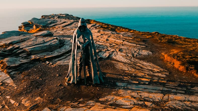 king arthur statue / historical figures