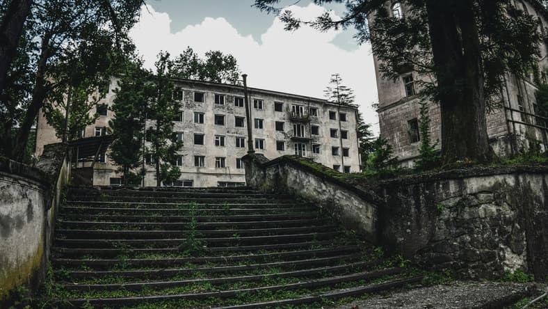 abandoned buildings / ghost towns
