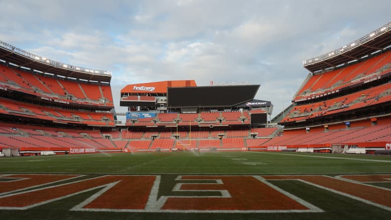 cleveland browns stadium / nfl trading card