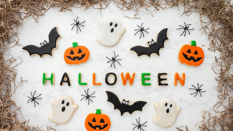 halloween cookies / fun facts about halloween