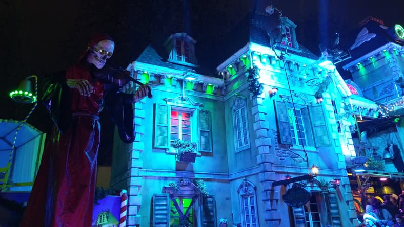 haunted house attraction / haunted attractions in america