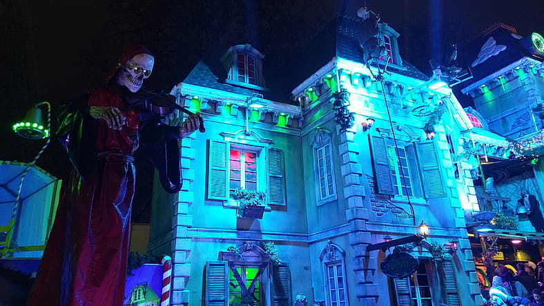 haunted house attraction / haunted attractions in america