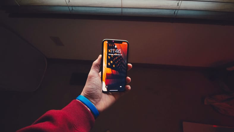 how to see hidden files on iPhone and Android