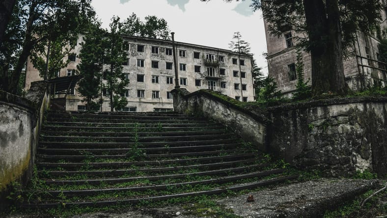 abandoned buildings / ghost towns