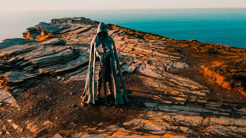 king arthur statue / historical figures