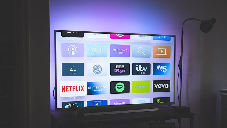 Why does my Roku TV keep turning off?