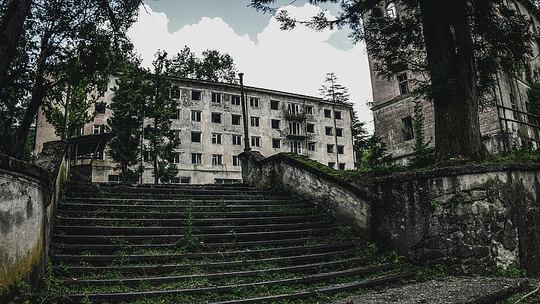 abandoned buildings / ghost towns