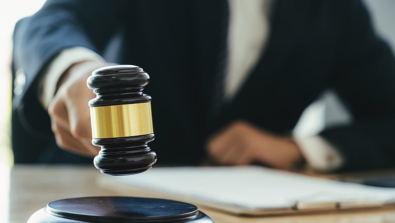 strange laws from around the world / judge with gavel