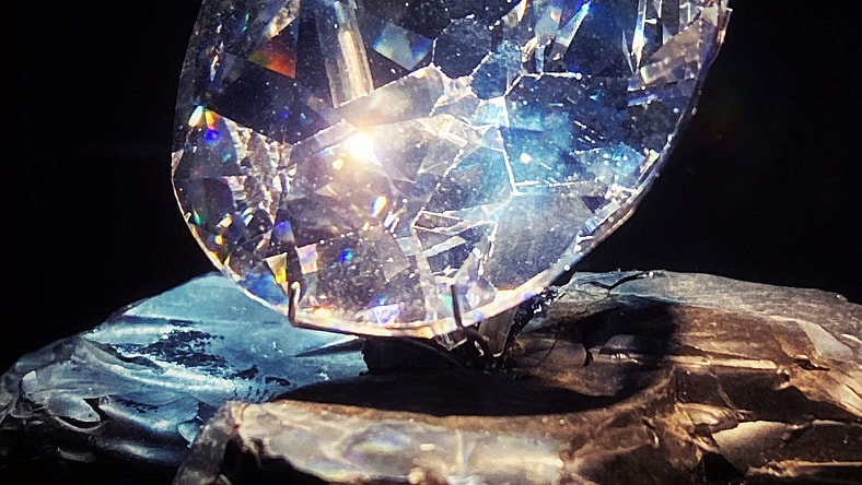The Koh-i-Noor Diamond / cursed objects in museums